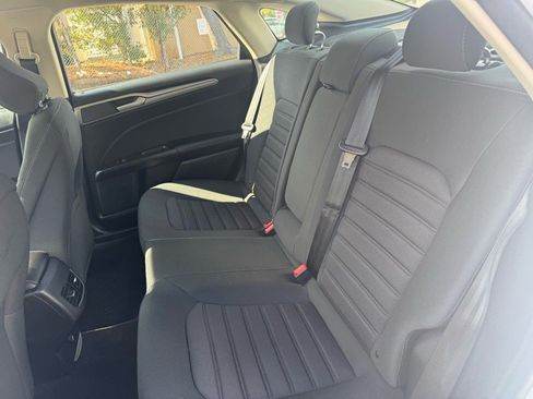 Used 2020 Ford Fusion SE image 9