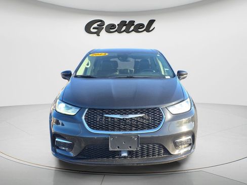 Used 2023 Chrysler Pacifica Touring-L FWD image 2