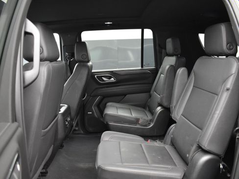 Used 2023 Chevrolet Suburban LT w/ Luxury Package AWD/4WD image 12