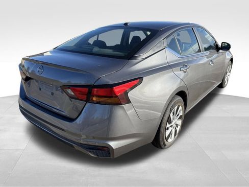 Used 2025 Nissan Altima 2.5 S image 6