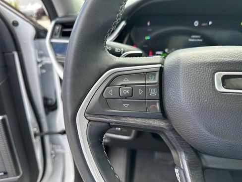 Used 2023 Jeep Grand Cherokee 4WD 4xe image 19