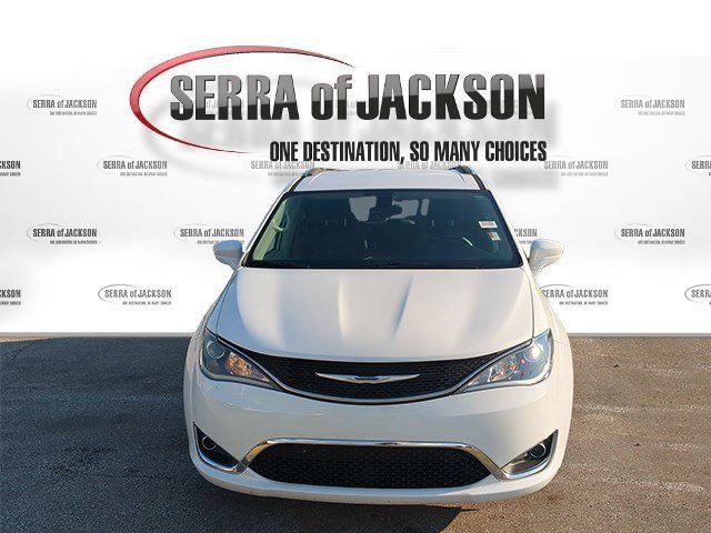 Used 2017 Chrysler Pacifica Touring-L Plus FWD image 3