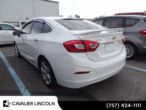 Used 2018 Chevrolet Cruze Premier FWD image 4