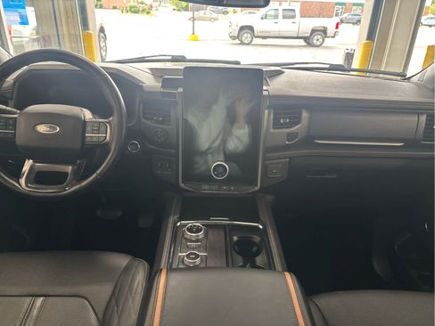 Used 2024 Ford Expedition Platinum AWD/4WD image 7