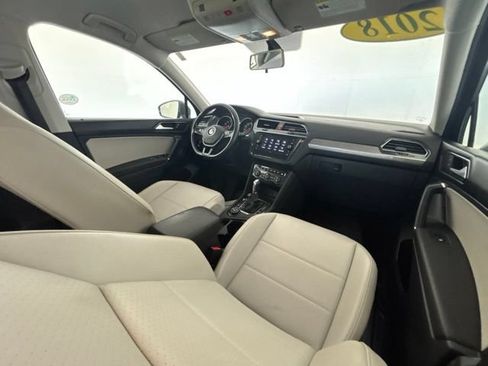 Used 2018 Volkswagen Tiguan SE w/ 3rd Row Seat Package AWD/4WD image 32