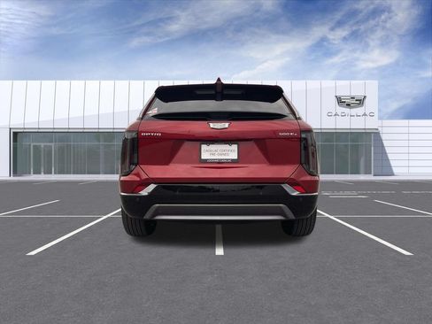 Certified 2025 Cadillac Optiq Sport 2 w/ LPO, Floor Liner Package AWD/4WD image 7