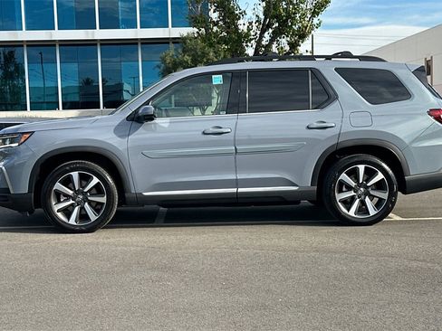Certified 2025 Honda Pilot Elite image 7