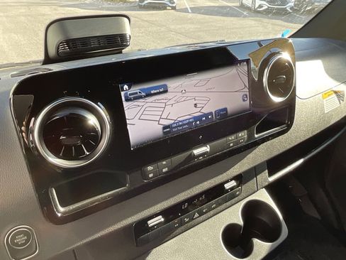 Used 2025 Mercedes-Benz Sprinter 2500 image 22