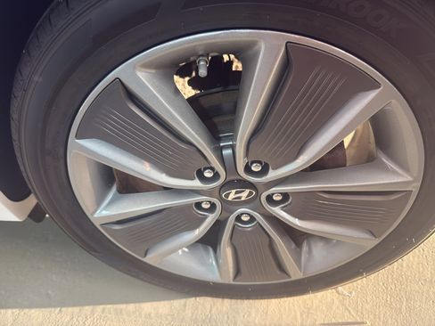 Used 2017 Hyundai Ioniq Limited image 34