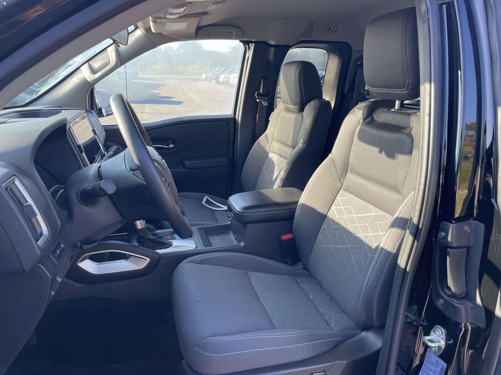 Used 2025 Nissan Frontier SV RWD image 4