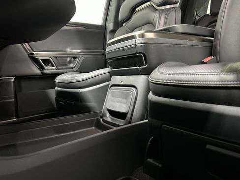 Used 2022 Rivian R1T Launch Edition AWD/4WD image 31