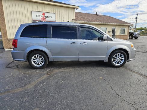Used 2019 Dodge Grand Caravan SXT image 26
