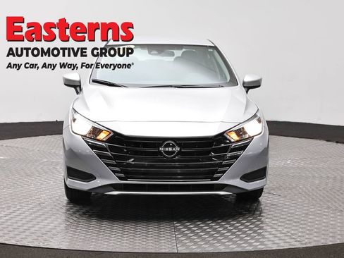 Used 2023 Nissan Versa SV FWD image 2