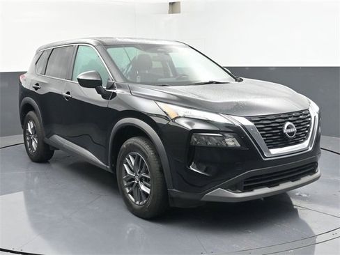 Used 2023 Nissan Rogue S image 2