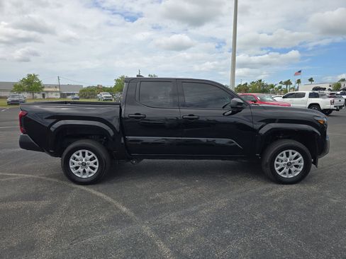 Used 2025 Toyota Tacoma SR image 3