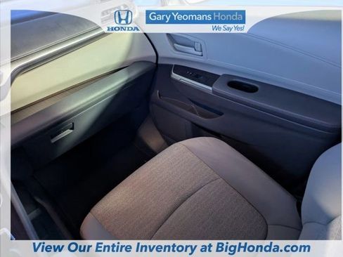 Used 2023 Toyota Sienna LE image 14