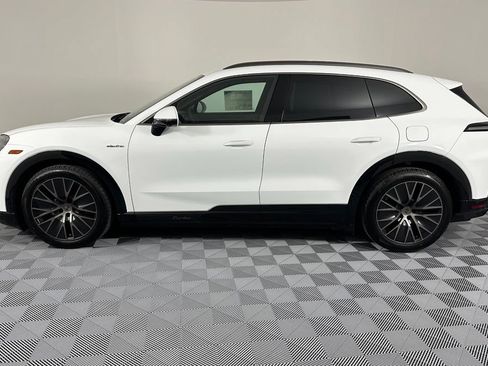 New 2026 Porsche Cayenne Turbo AWD/4WD image 2
