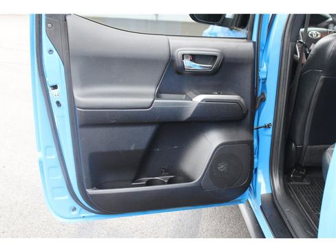 Used 2020 Toyota Tacoma TRD Sport w/ TRD Premium Sport Package image 12