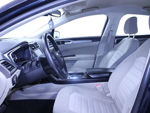 Used 2020 Ford Fusion SE FWD image 16