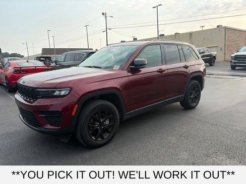 Used 2024 Jeep Grand Cherokee Altitude AWD/4WD image 3
