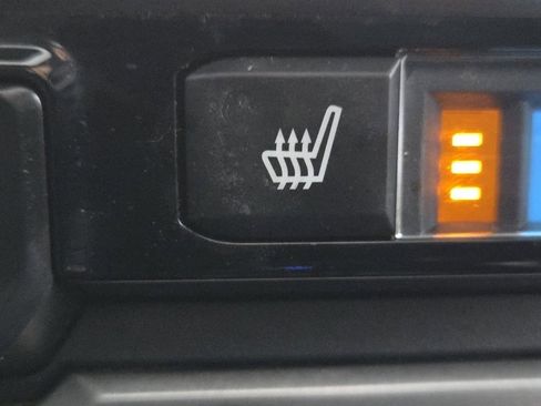 Used 2017 Toyota Tacoma Limited image 14