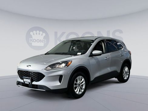 Used 2020 Ford Escape SE image 1