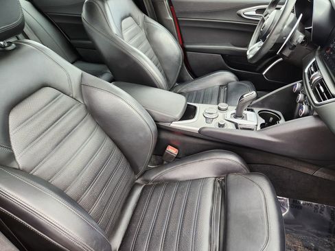 Used 2023 Alfa Romeo Giulia Veloce image 4