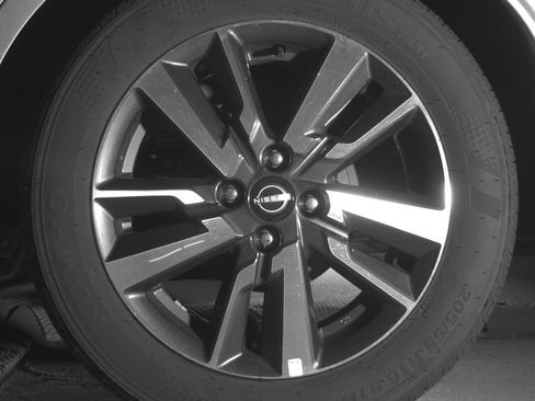 Used 2025 Nissan Versa SV FWD image 14