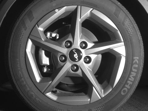 Used 2025 Kia K4 LXS image 12