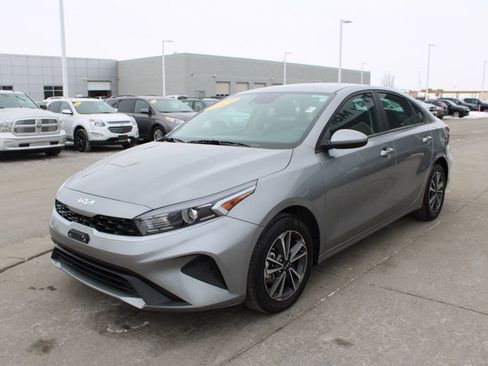 Used 2024 Kia Forte LXS image 3