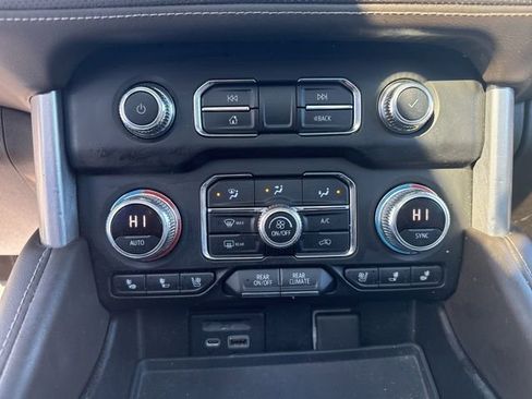 Used 2021 GMC Yukon SLT w/ SLT Premium Package image 18