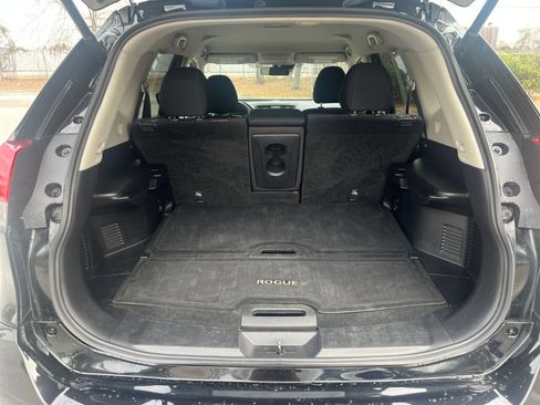 Used 2019 Nissan Rogue SV image 15
