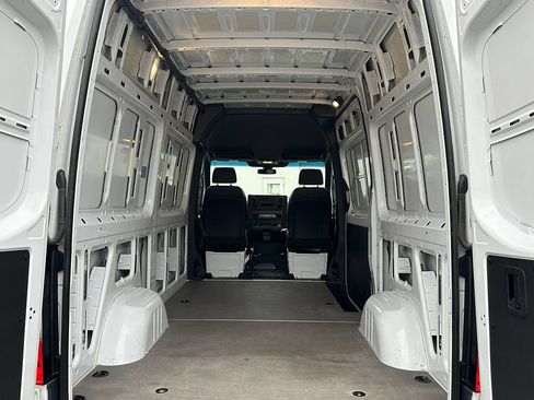 Used 2022 Mercedes-Benz Sprinter 1500 image 25
