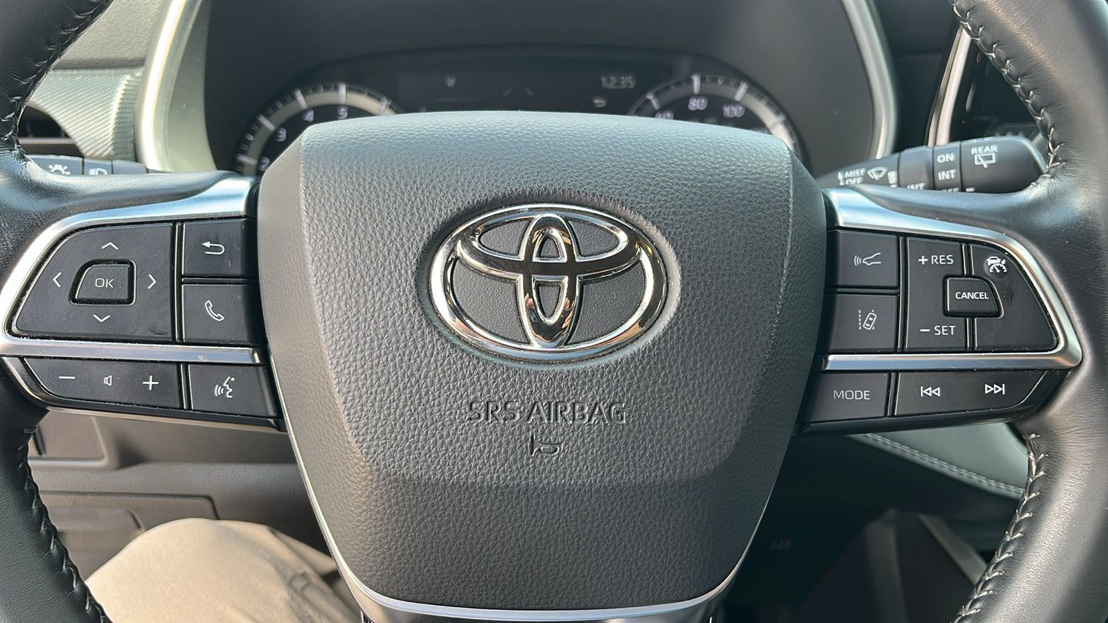 Used 2021 Toyota Highlander XSE FWD image 15