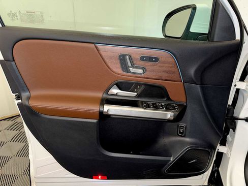 Used 2022 Mercedes-Benz GLB 250 GLB 250 image 11