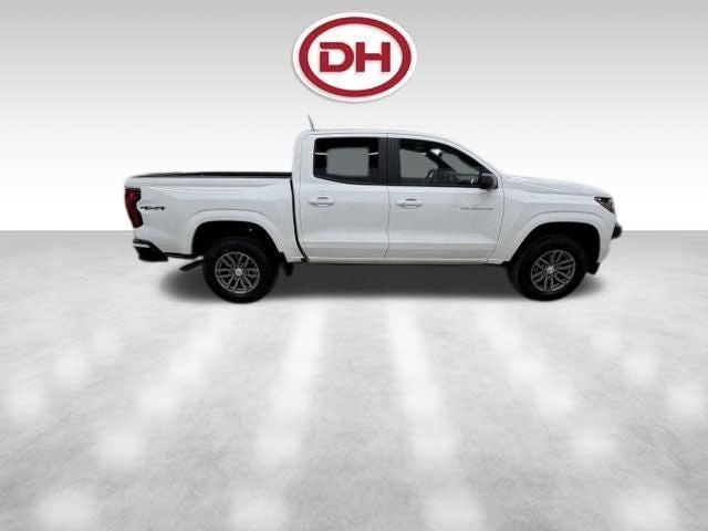 Used 2024 Chevrolet Colorado LT AWD/4WD image 2