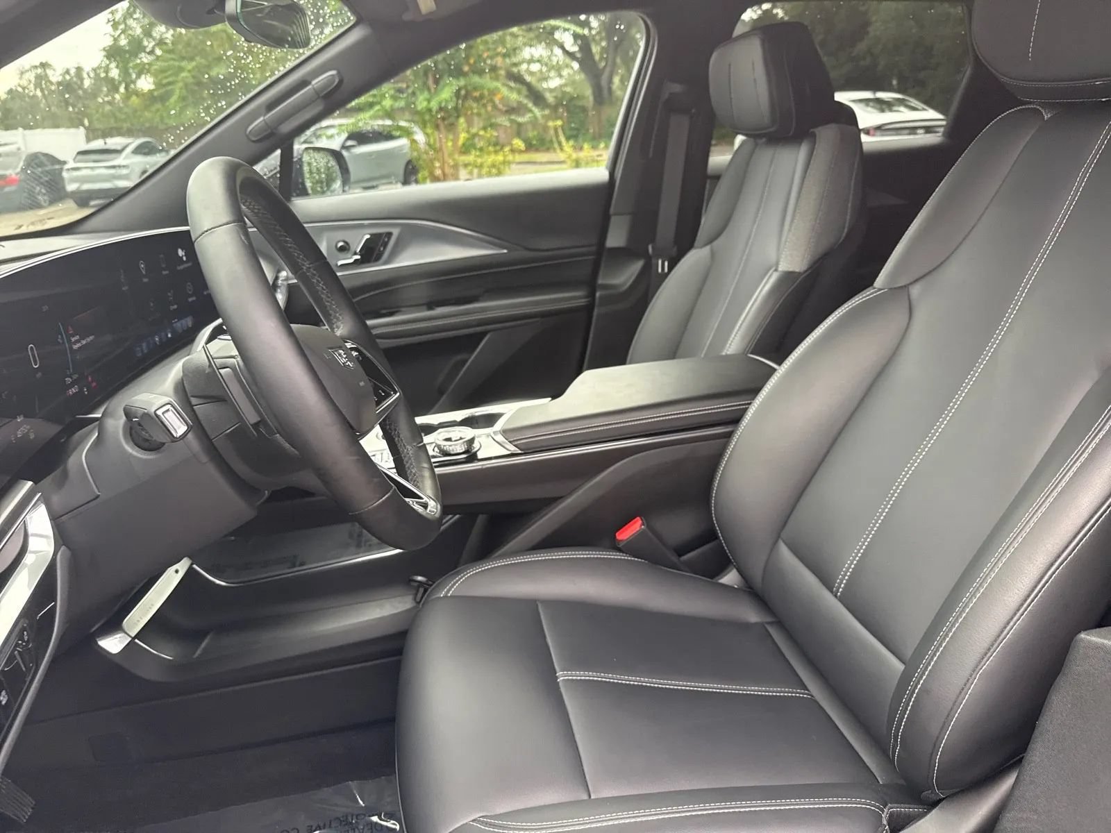 Used 2024 Cadillac Lyriq Tech RWD image 11