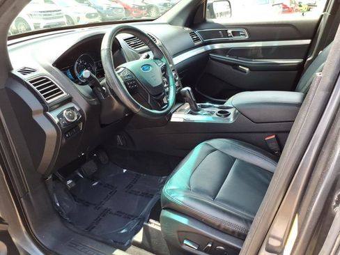 Used 2017 Ford Explorer XLT w/ Equipment Group 202A FWD image 10