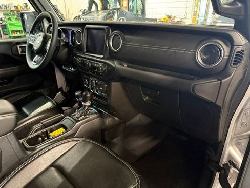 Used 2023 Jeep Wrangler Unlimited Sahara AWD/4WD image 8