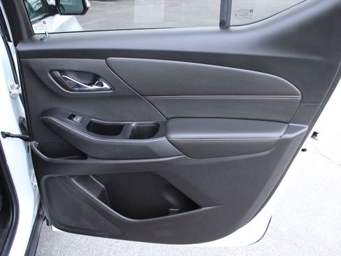 Used 2020 Chevrolet Traverse RS image 17