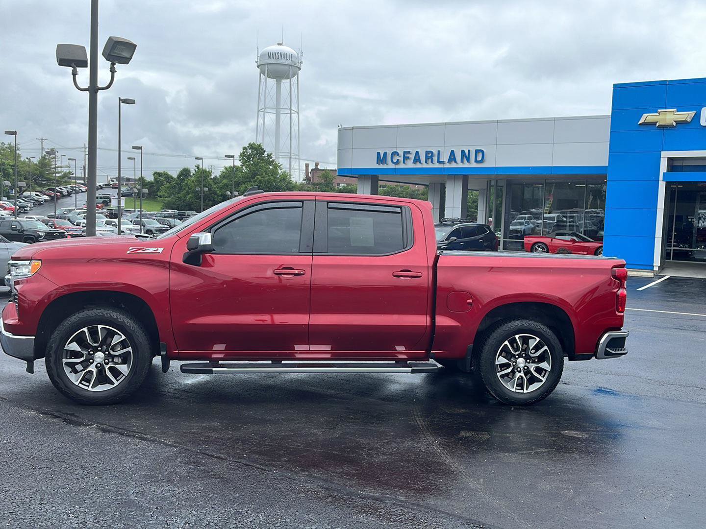 Used 2024 Chevrolet Silverado 1500 LT AWD/4WD image 2