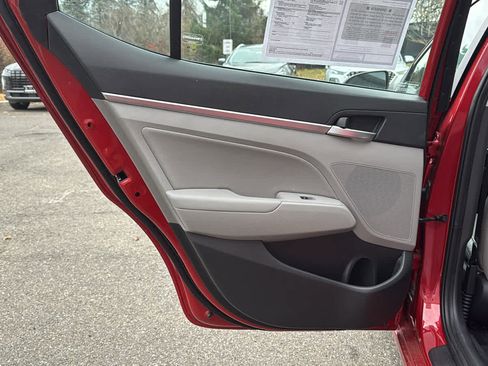 Used 2020 Hyundai Elantra Limited image 24