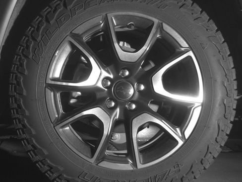 Used 2025 Jeep Compass Trailhawk AWD/4WD image 16