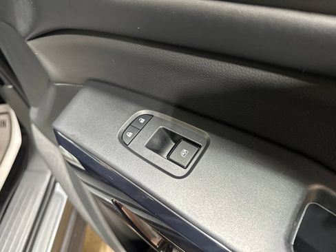 Used 2025 Nissan Pathfinder SV AWD/4WD image 34