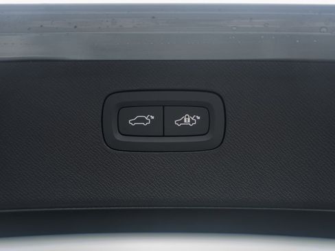 New 2026 Volvo XC90 B6 Plus w/ Protection Package Premier image 10