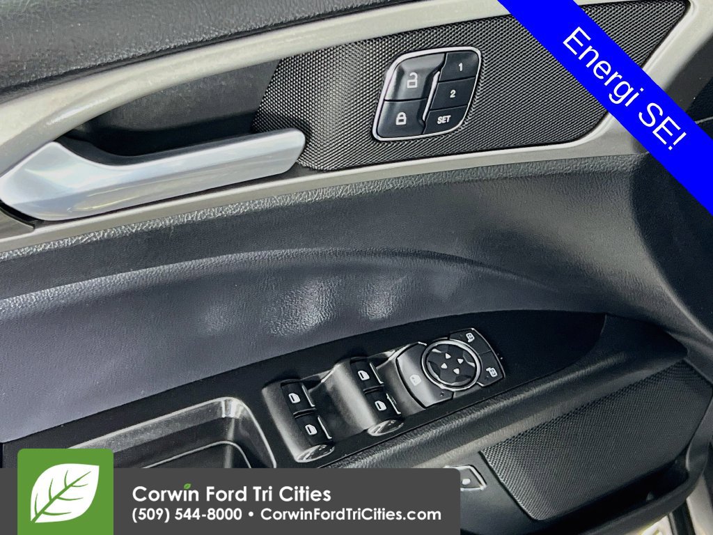 Used 2018 Ford Fusion Energi SE FWD image 11