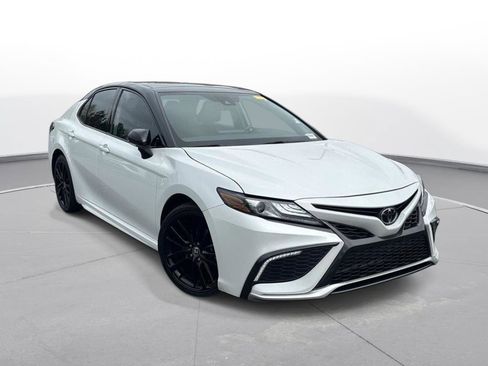 Used 2023 Toyota Camry XSE image 4