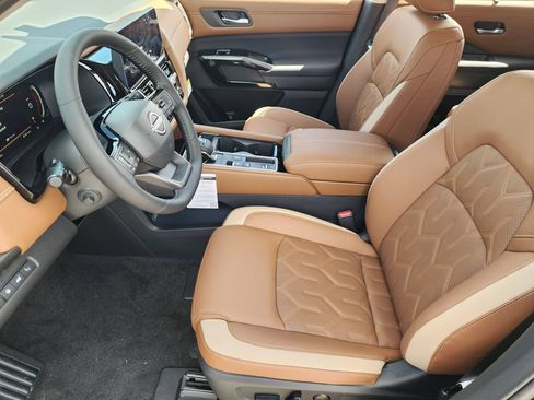 New 2026 Nissan Pathfinder Platinum w/ Cargo Package FWD image 9