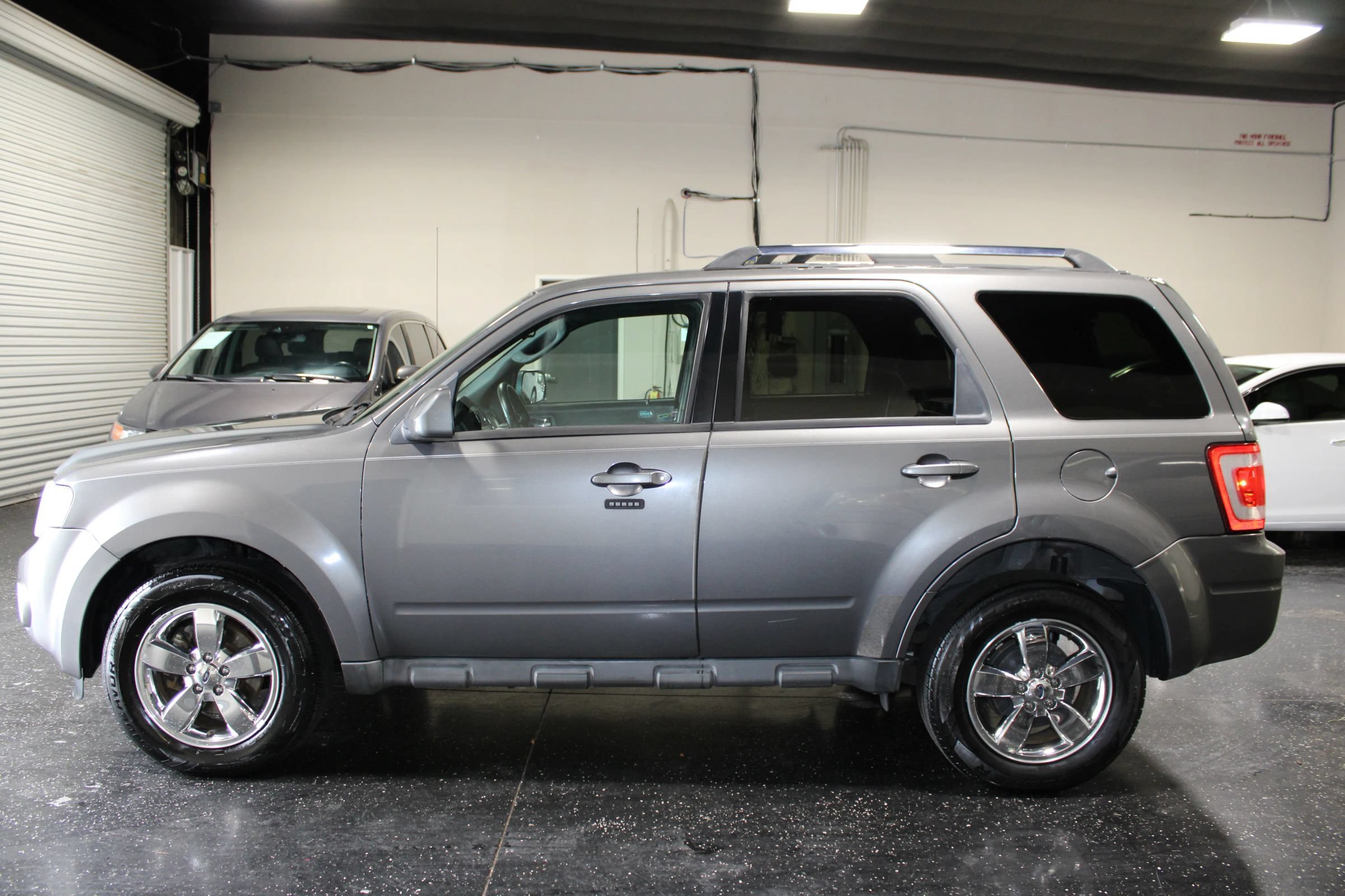 Used 2011 Ford Escape Limited FWD image 6