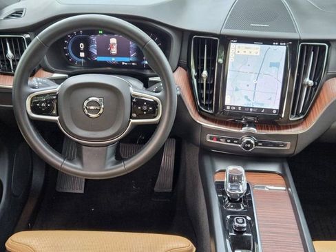 Used 2023 Volvo XC60 B5 Ultimate w/ Protection Package Premier FWD image 27